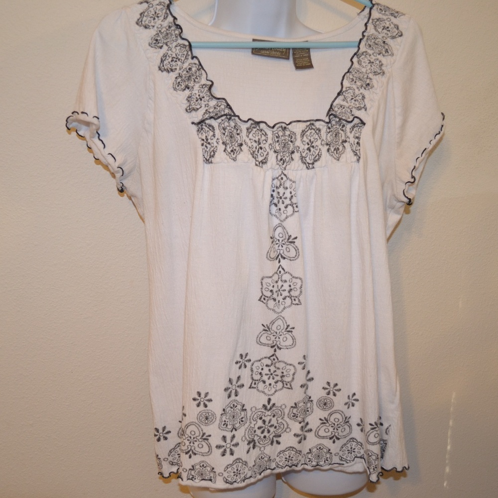 Jane Ashley White/Black BOHO Embroidered Pull On